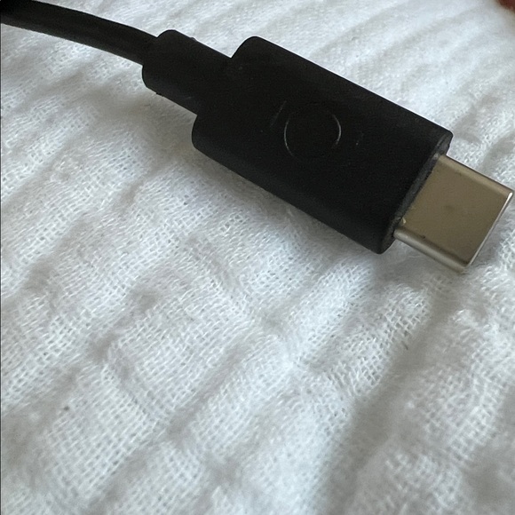 Oura Ring Gen 3 Heritage Silver Smart Ring in Size 8 •
WITH Charger - Picture 16 of 16